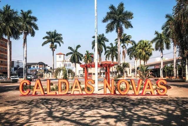 Hotel Golden Dolphin Com Cafe Da Manha! Piscinas 24H Caldas Novas Εξωτερικό φωτογραφία
