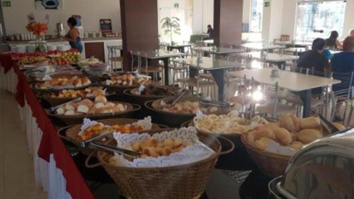 Hotel Golden Dolphin Com Cafe Da Manha! Piscinas 24H Caldas Novas Εξωτερικό φωτογραφία
