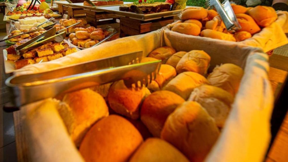 Hotel Golden Dolphin Com Cafe Da Manha! Piscinas 24H Caldas Novas Εξωτερικό φωτογραφία